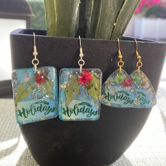 XMAS Handmade Pressed Flower Medium Holiday Vibes Earrings Blue Triangle - Picture 9 of 10